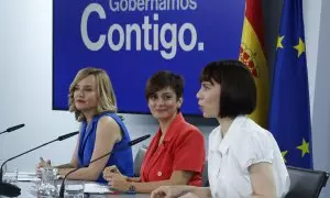 La ministra de Política Territorial y portavoz de Gobierno, Isabel Rodríguez, junto a las ministras de Educación, Pilar Alegría, y de Ciencia e Innovación, Diana Morant.