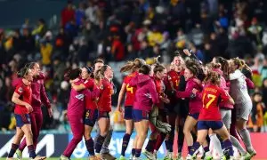 Selección española femenina de fútbol celebrando su pase a la final del Mundial femenino