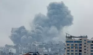 Humo procedente de los bombardeos de Israel en la franja de Gaza, a 9 de octubre de 2023.Mohammed Salem