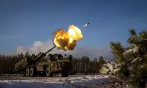 Un obús autopropulsado Archer, de fabricación sueca, de la 45.ª brigada de artillería independiente de Ucrania dispara contra posiciones rusas en la región de Donetsk este 16 de diciembre de 2023.