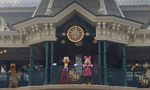 Imagen de archivo de Mickey y Minnie Mouse en Disney Land París, a 15/7/2020