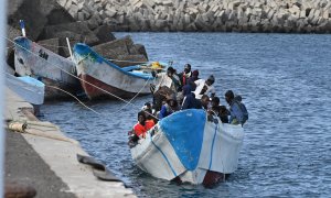 9 de febrero de 2024. Treinta migrantes llegan nadando a Ceuta con un fuerte temporal