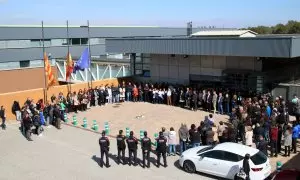 Prop d'un centenar de persones concentrades a les portes de la presó de Mas d'Enric per rebutjar la mort d'una treballadora en mans d'un intern