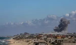 El humo se eleva tras un ataque aéreo israelí en la ciudad de Gaza, al norte de la Franja, este viernes, 15 de marzo de 2024.