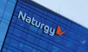 El logo de la energética Naturgy en su sede en Madrid.  REUTERS/Susana Vera