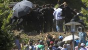 Echan a pedradas al primer ministro serbio del acto de conmemoración de la matanza de Srebrenica