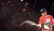Quintana celebra en Cibeles el sueño rojo de la Vuelta