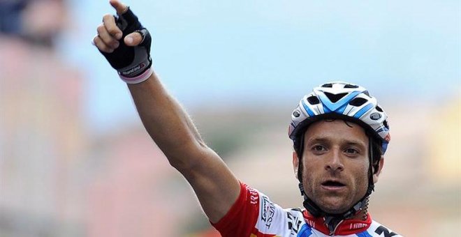 Muere el ciclista Michele Scarponi al ser arrollado por un camión mientras entrenaba