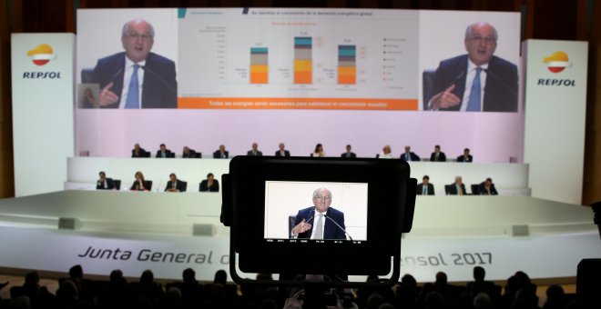 El presidente de Repsol pide acelerar la renovación del parque automovilístico