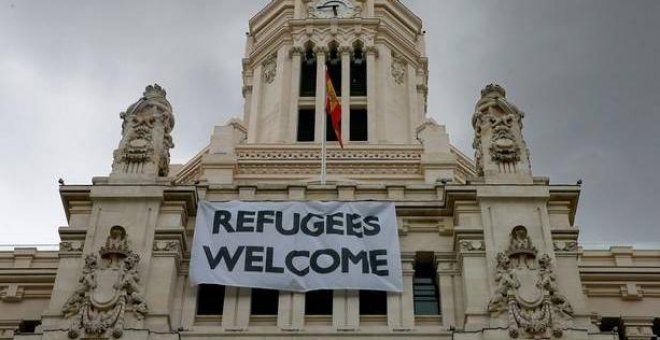 Los ayuntamientos piden a Sánchez recursos para acoger a migrantes: "Estamos solos"