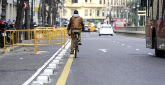 La bicicleta trata de abrirse paso ante una ley arcaica