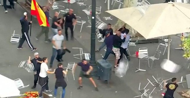 Detenidos 21 ultras por la batalla campal del 12-O en la plaza de Catalunya de Barcelona