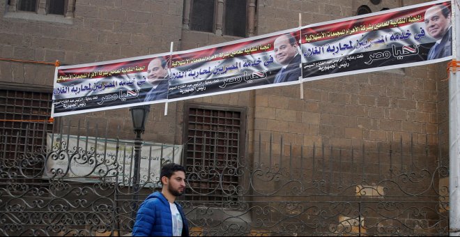 Egipto promulga una ley que aumenta aún más el control gubernamental sobre internet