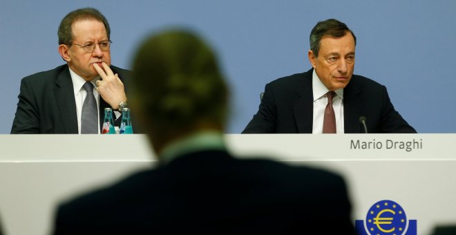 El BCE eleva su previsión de crecimiento, pero mantiene la promesa de dinero barato
