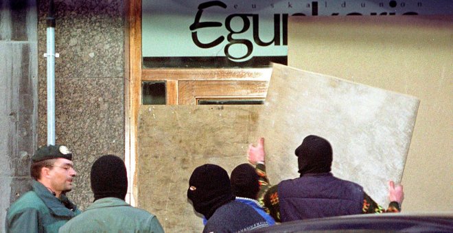 El cierre de 'Egunkaria': 20 años desde que Aznar atentó contra la libertad de prensa vasca