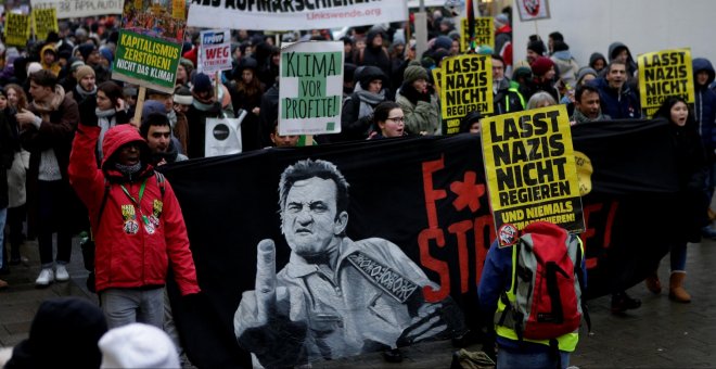 Miles de austríacos protestan contra la deriva ultraderechista del Gobierno