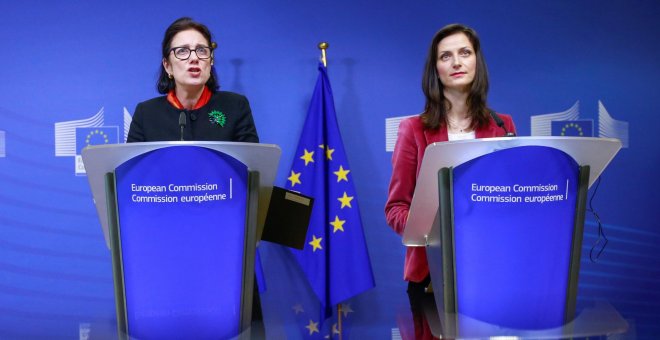 Bruselas prefiere hacer caso a los expertos y no legislar contra las ‘fake news’