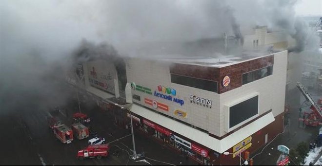 Más de 60 muertos en un incendio registrado en un centro comercial de Siberia