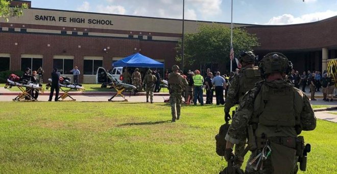 Diez muertos y otros diez heridos tras un tiroteo en un instituto de Texas