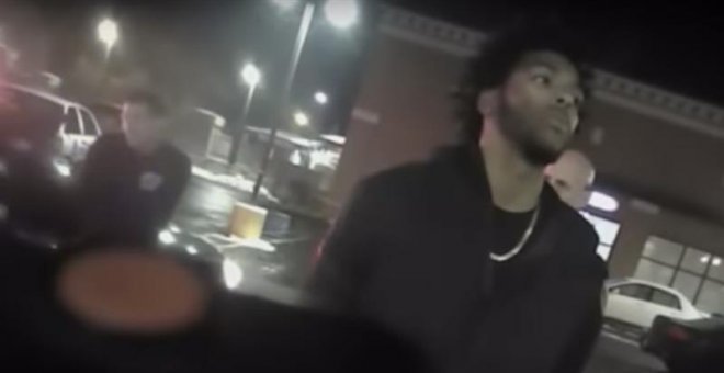 El polémico vídeo del jugador de la NBA Sterling Brown, reducido por la policía de Milwaukee con una pistola eléctrica