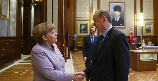 Erdogan busca ante Merkel una solución a sus problemas económicos