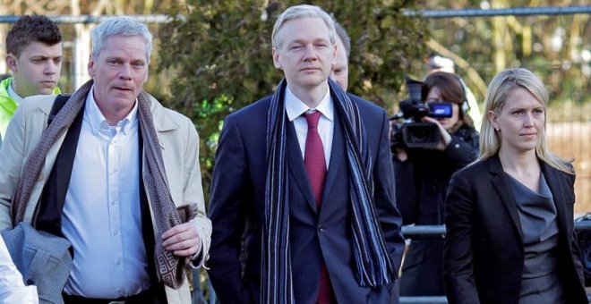 Julian Assange deja de dirigir WikiLeaks al estar incomunicado en la embajada de Ecuador en Londres