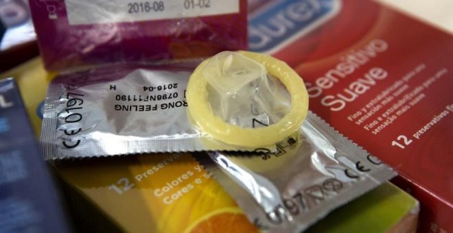 Las españolas prefieren los preservativos a la píldora, que disminuye su consumo