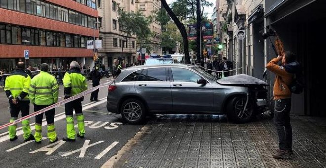 Cuatro heridos, entre ellos una niña, tras ser atropellados por un coche en Barcelona