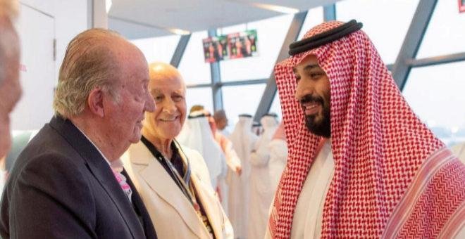 El rey Juan Carlos saluda al príncipe saudí en plena polémica por el asesinato de Khashoggi