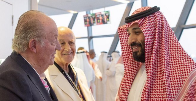 Casa Real y Moncloa se lavan las manos sobre la foto de Juan Carlos I con el heredero saudí