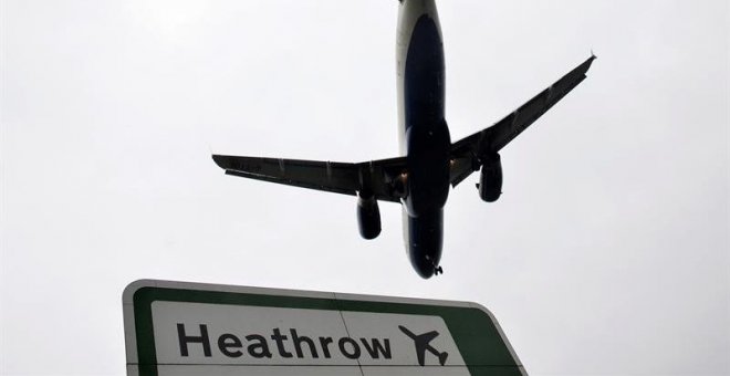 El aeropuerto de Heathrow suspende una hora sus vuelos por el avistamiento de un nuevo dron
