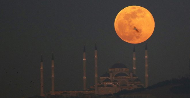 Este miércoles tendrá lugar la última superluna del año, la 'luna de gusano'