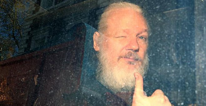 Setenta parlamentarios británicos piden priorizar la extradicción de Assange a Suecia
