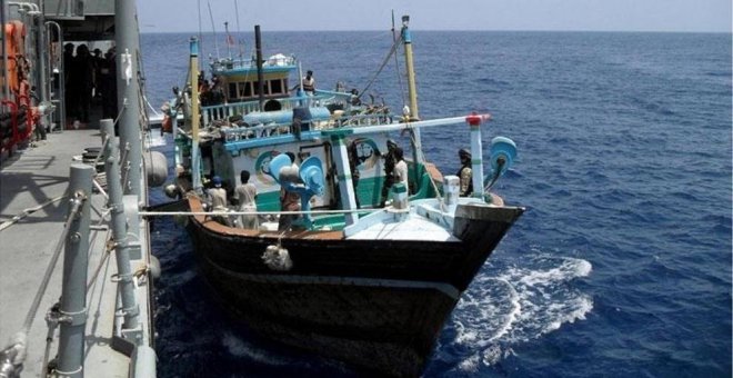 Una fragata española libera en el Índico un pesquero secuestrado por piratas