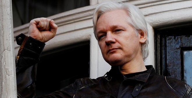 Suecia ordena la detención de Assange por supuesta violación