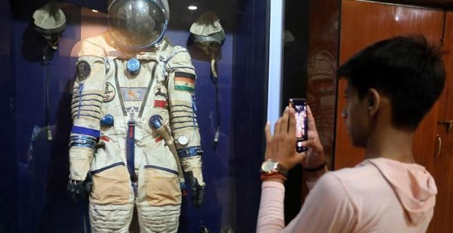 India contiene la respiración ante la primera misión al polo sur de la Luna
