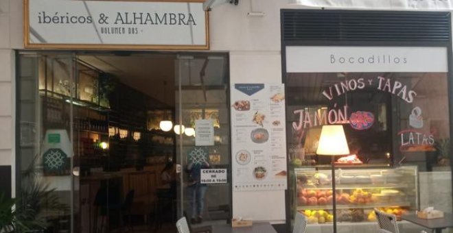 Un bar de Granada contrata sólo a personas mayores de 50 años
