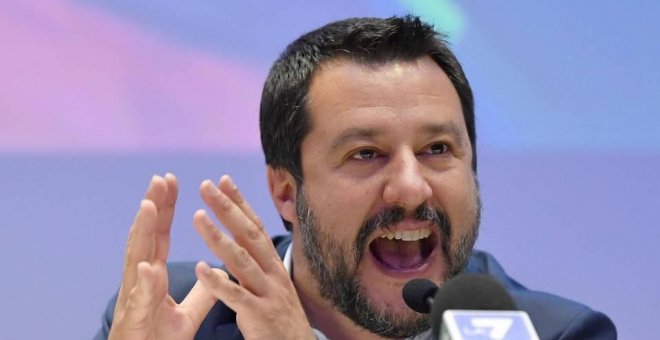 Salvini ordena censar campos de gitanos para crear un plan de desalojos