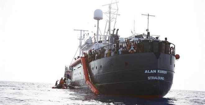 El barco de la ONG Sea Eye rescata a 40 migrantes frente a la costa libia
