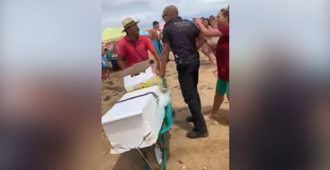 El jefe de Policía de Punta Umbría, apuñalado durante una operación contra la venta ambulante