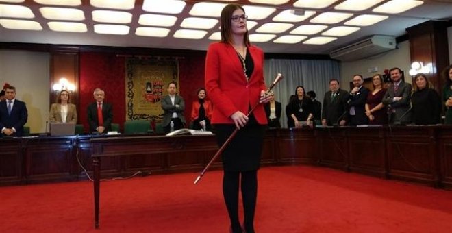 La alcaldesa de Móstoles cesa a su hermana, a la que nombró a dedo en el Ayuntamiento