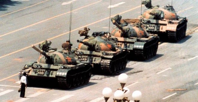 Fallece Charlie Cole, uno de los autores de la foto 'Hombre del tanque' en Tiananmen