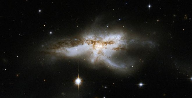 Primera galaxia conocida con tres agujeros negros supermasivos