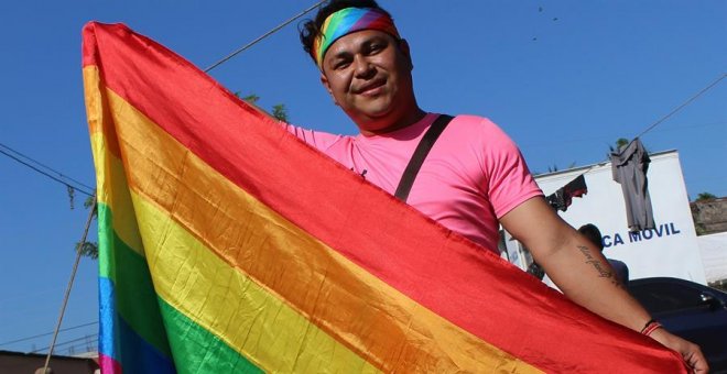 Homosexuales y trans que viajan en la caravana de migrantes hondureños piden ayuda a la comunidad LGBT de México
