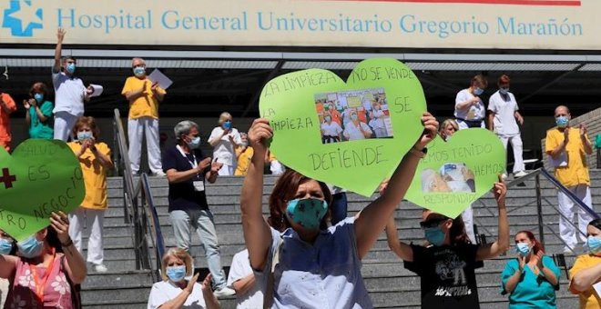 Trabajadoras de limpieza del Marañón se manifiestan contra la "privatización" del servicio en el primer día de huelga