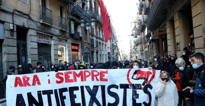 Els Mossos identifiquen manifestants antifeixistes que protestaven contra l'acte de Vox