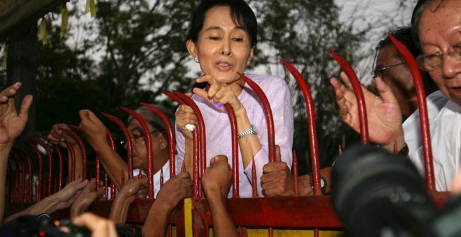 La Policía de Myanmar acusa a Aung San Suu Kyi de un delito por el que podría ser condenada a hasta tres años de cárcel