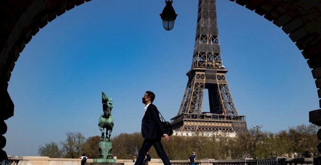 Así se saltan las restricciones para hacer fiestas en París: castillos, túneles de metro y vías abandonadas