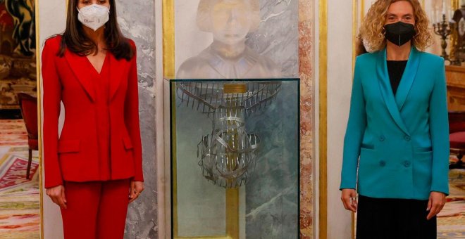 Los grupos independentistas y nacionalistas plantan a la reina Letizia en el homenaje a Clara Campoamor en el Congreso