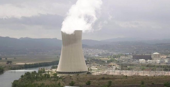 ¿Por qué las eléctricas amenazan ahora con cerrar las centrales nucleares y qué importancia tienen en la factura de la luz?